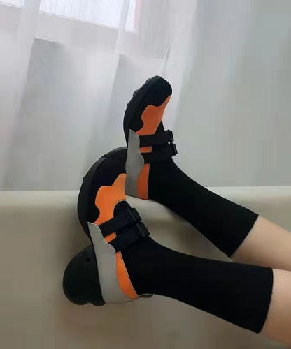 Stilvolle Ballerinas aus Kunstleder mit Schnallenriemen und klobigen High Heels in Farbblock-Optik