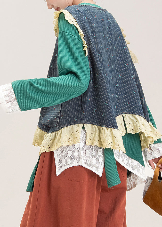 Stilvolles zweiteiliges Set aus Weste und Oberteil in Denimblau mit Spitzenapplikationen und Stickereien – perfekt für den Herbst