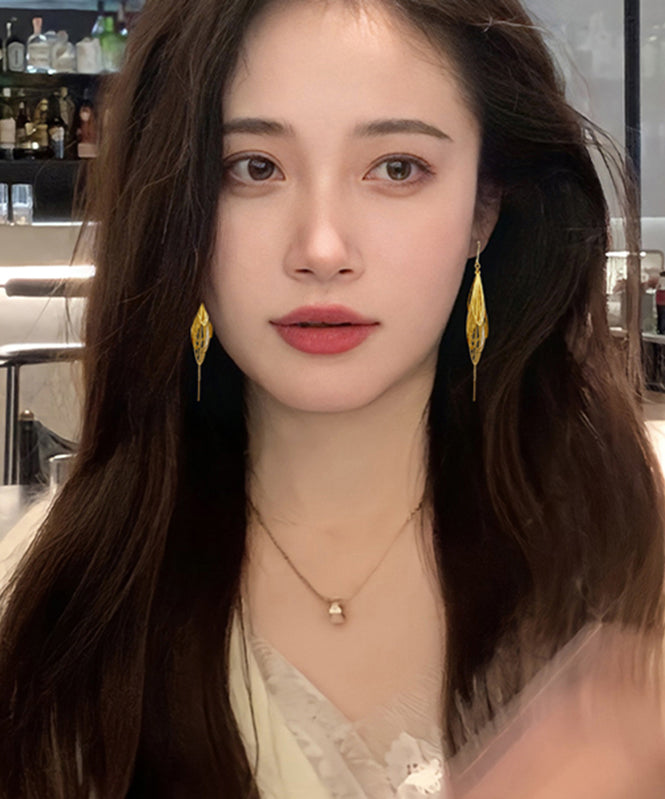 Elegantes pendientes colgantes con borlas huecas de aleación de oro