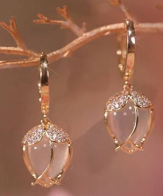 Elegantes pendientes colgantes de circonita con piedra de ojo de gato y cobre dorado