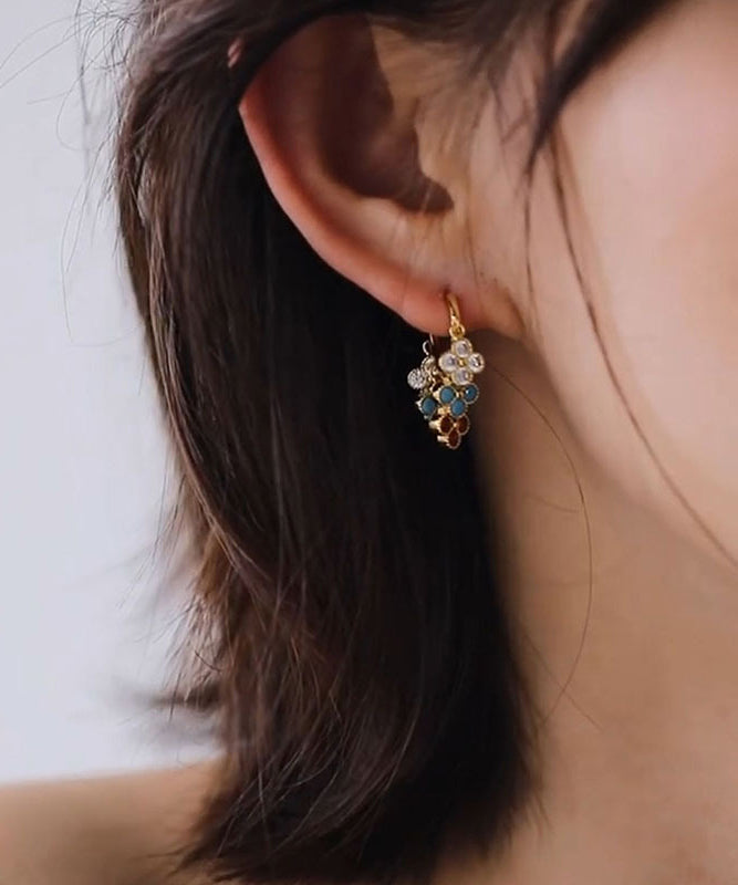 Elegantes pendientes de aro con borlas de trébol de cuatro hojas y cobre dorado