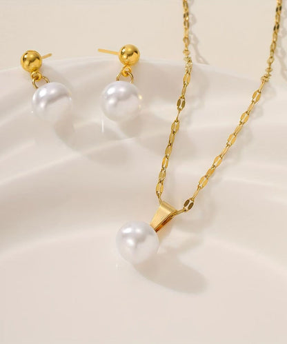 Stilvolles zweiteiliges Set aus Halskette mit Anhänger und Ohrhängern aus vergoldetem Jade in Gold und Kupfer