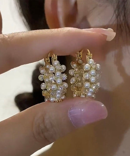 Elegantes pendientes de aro con perla y circonitas doradas en plata de ley