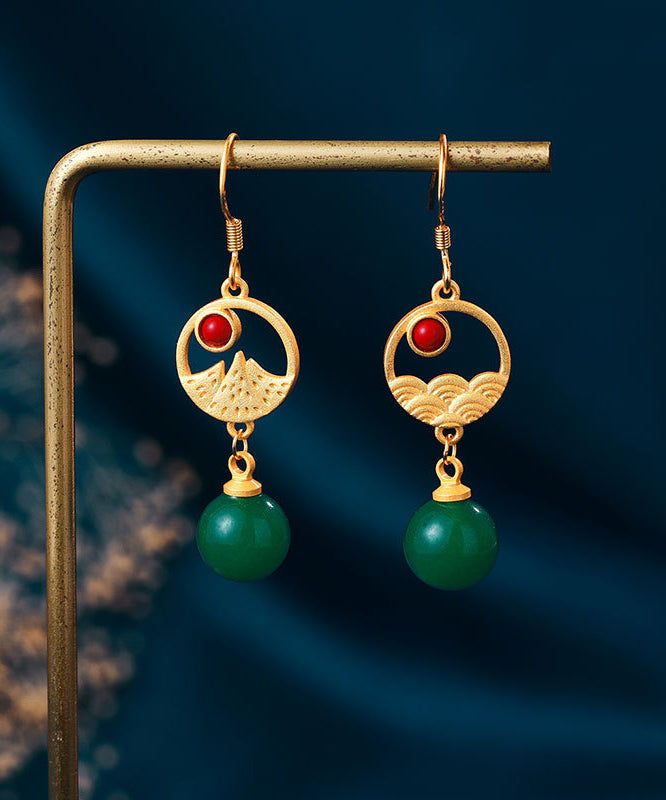 Stilvolle Creolen mit eingelegter grüner Achatperle und Asymmetrie