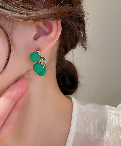 Elegantes pendientes de aro con bolas doradas de metal verde