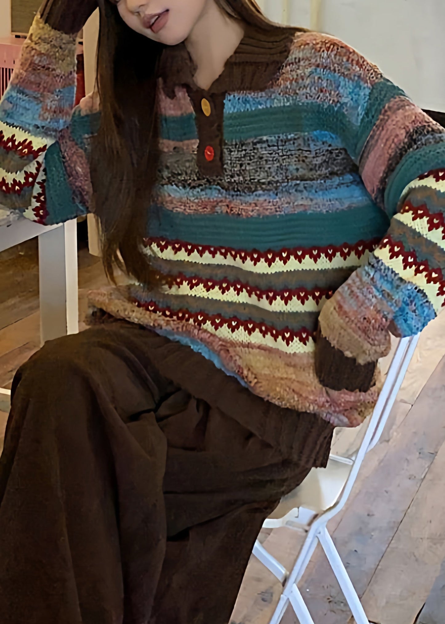 Suéter corto de punto a rayas con cuello alto y estilo de invierno