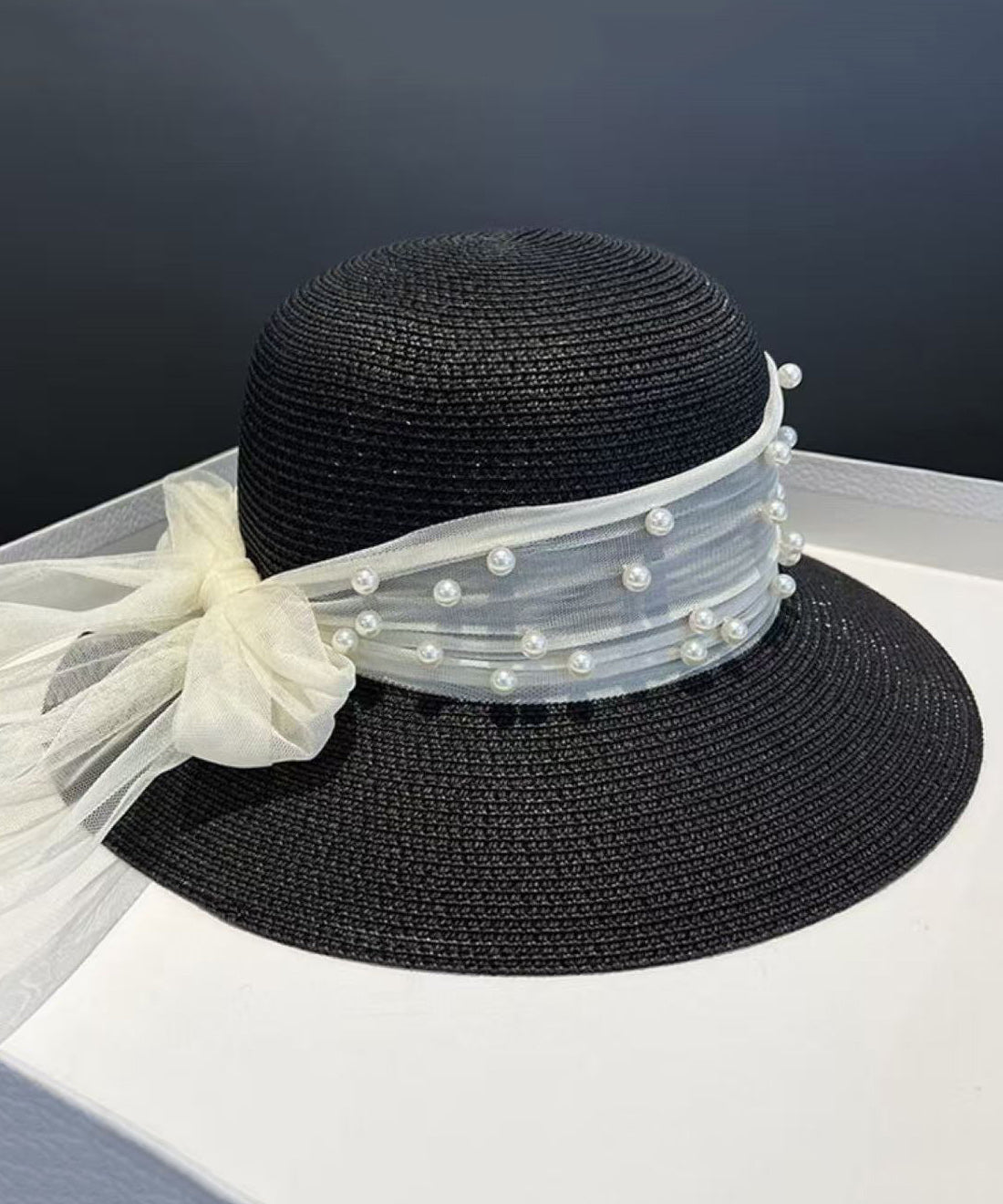 Sombrero para el sol flexible tejido de paja con cuentas y lazo color caqui con estilo