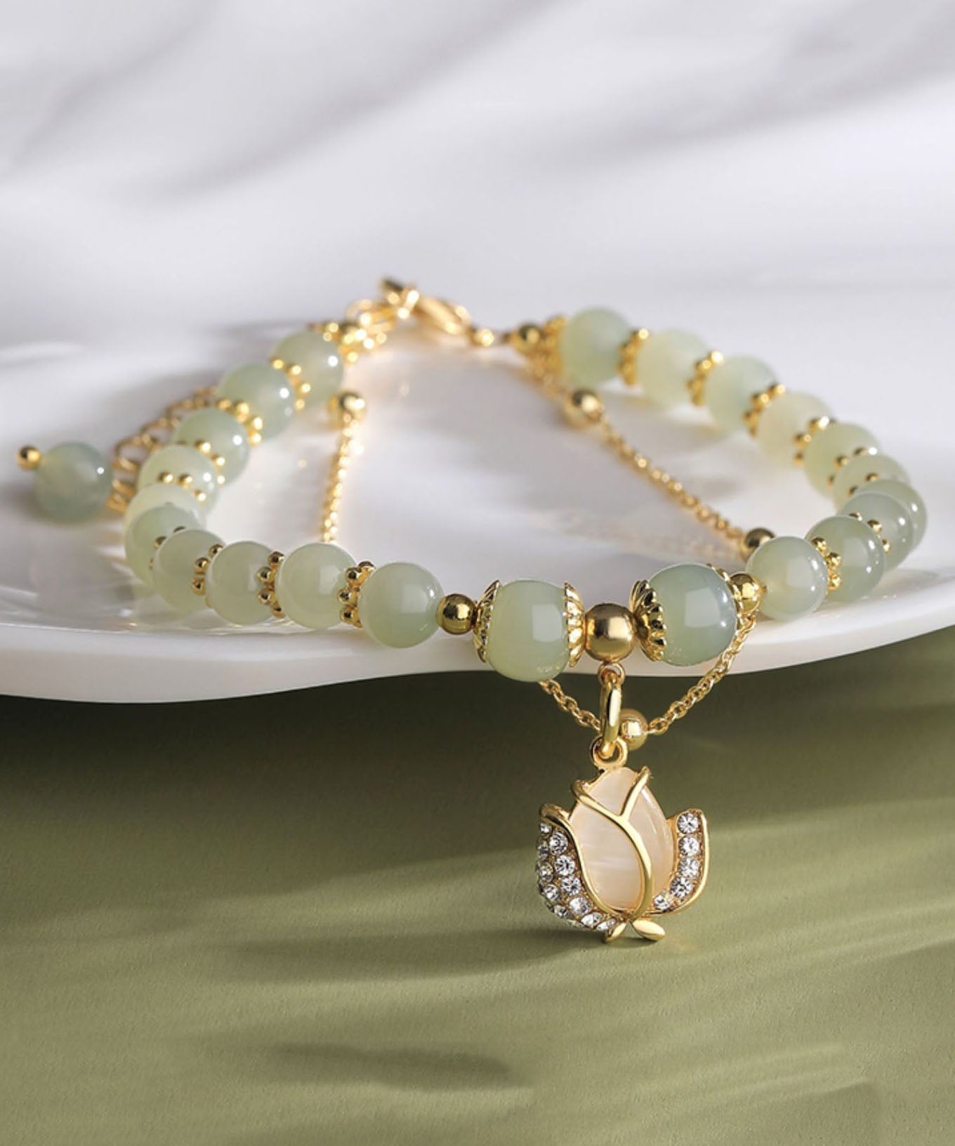 Stilvolles kleines grünes Sterlingsilber-Overgild-Charm-Armband mit Jade-Zirkon