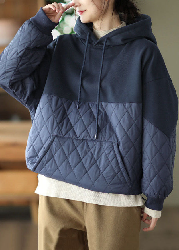 Stilvolles, marineblaues Sweatshirt mit Kapuze und Patchwork-Muster, mit feiner Baumwolle gefüllt, für den Winter
