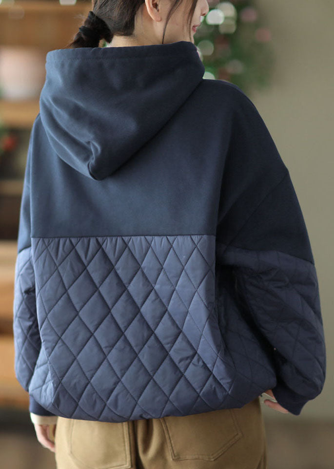 Stilvolles, marineblaues Sweatshirt mit Kapuze und Patchwork-Muster, mit feiner Baumwolle gefüllt, für den Winter