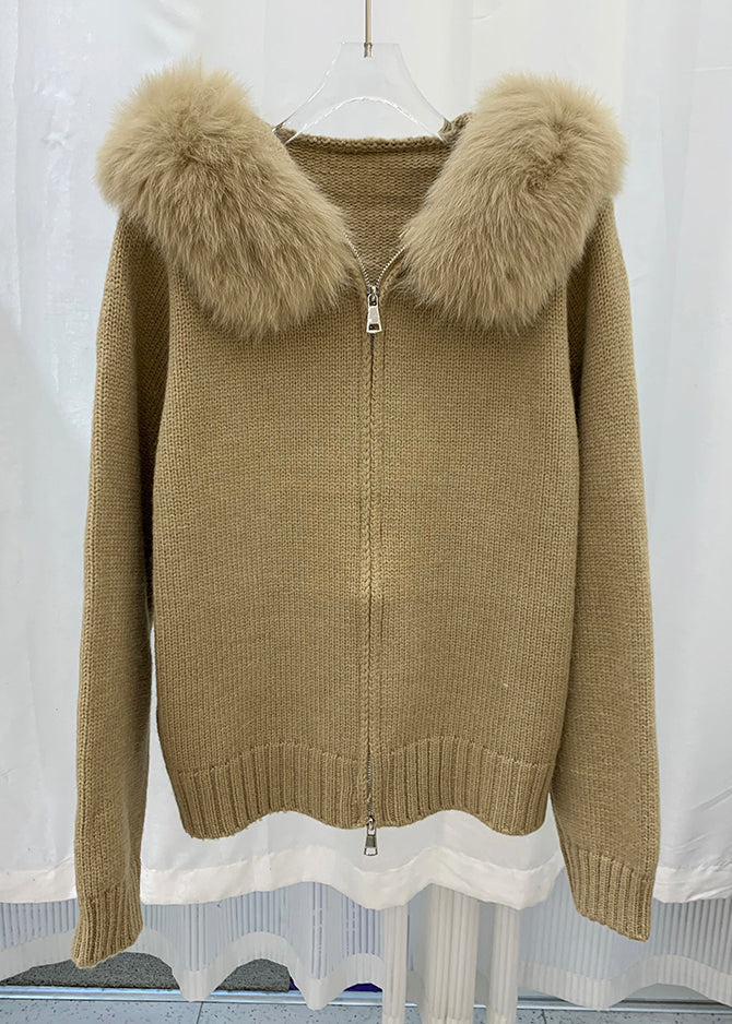 Stilvoller rosa Strickmantel mit Fuchskragen, Reißverschluss und Patchwork-Design für den Winter