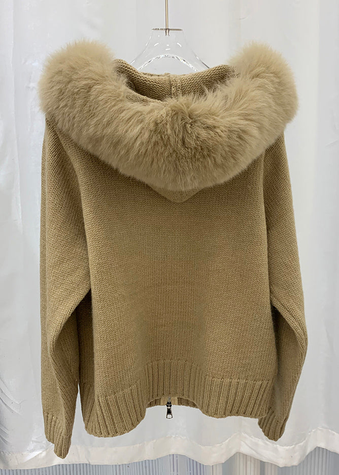 Stilvoller rosa Strickmantel mit Fuchskragen, Reißverschluss und Patchwork-Design für den Winter