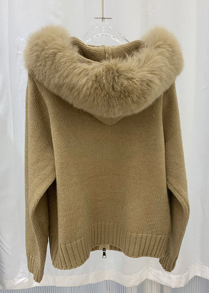 Stilvoller rosa Strickmantel mit Fuchskragen, Reißverschluss und Patchwork-Design für den Winter