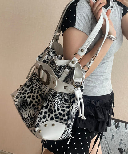 Stilvoller lila Beutel aus Kunstleder mit Kordelzug