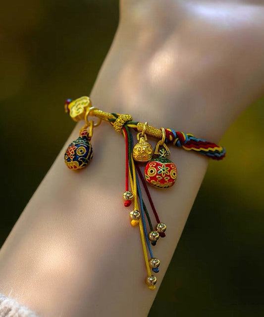 Elegante pulsera con dijes de animales de cuerda de colores, tejida a mano con arcoíris dorado