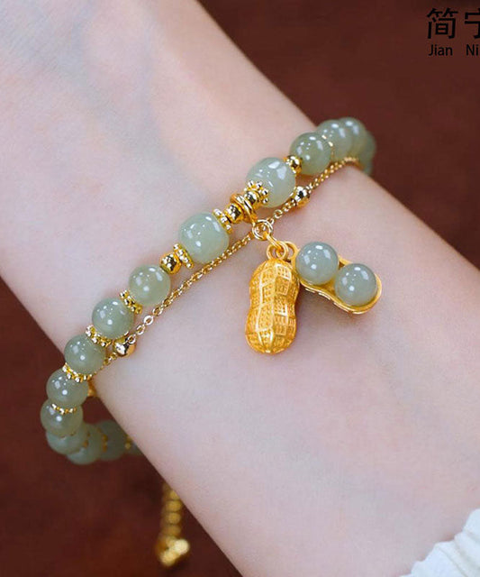 Elegante pulsera con borlas de cacahuetes de jade en oro rojo de 18 quilates