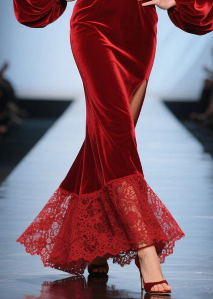 Elegantes vestidos de cena de primavera en terciopelo de seda con patchwork y escote en V profundo en rojo