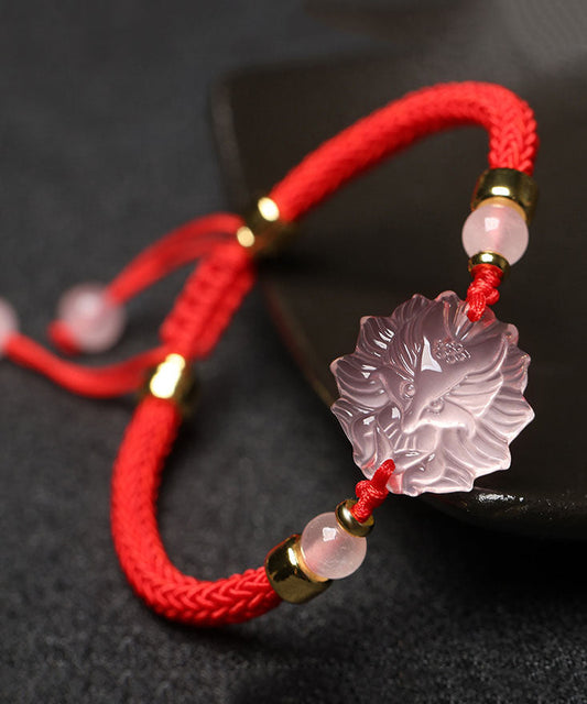Elegante pulsera con dijes de piedras preciosas de cristal tejidas a mano en rojo