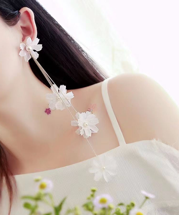 Elegantes pendientes colgantes de margaritas pequeñas de plata de ley roja