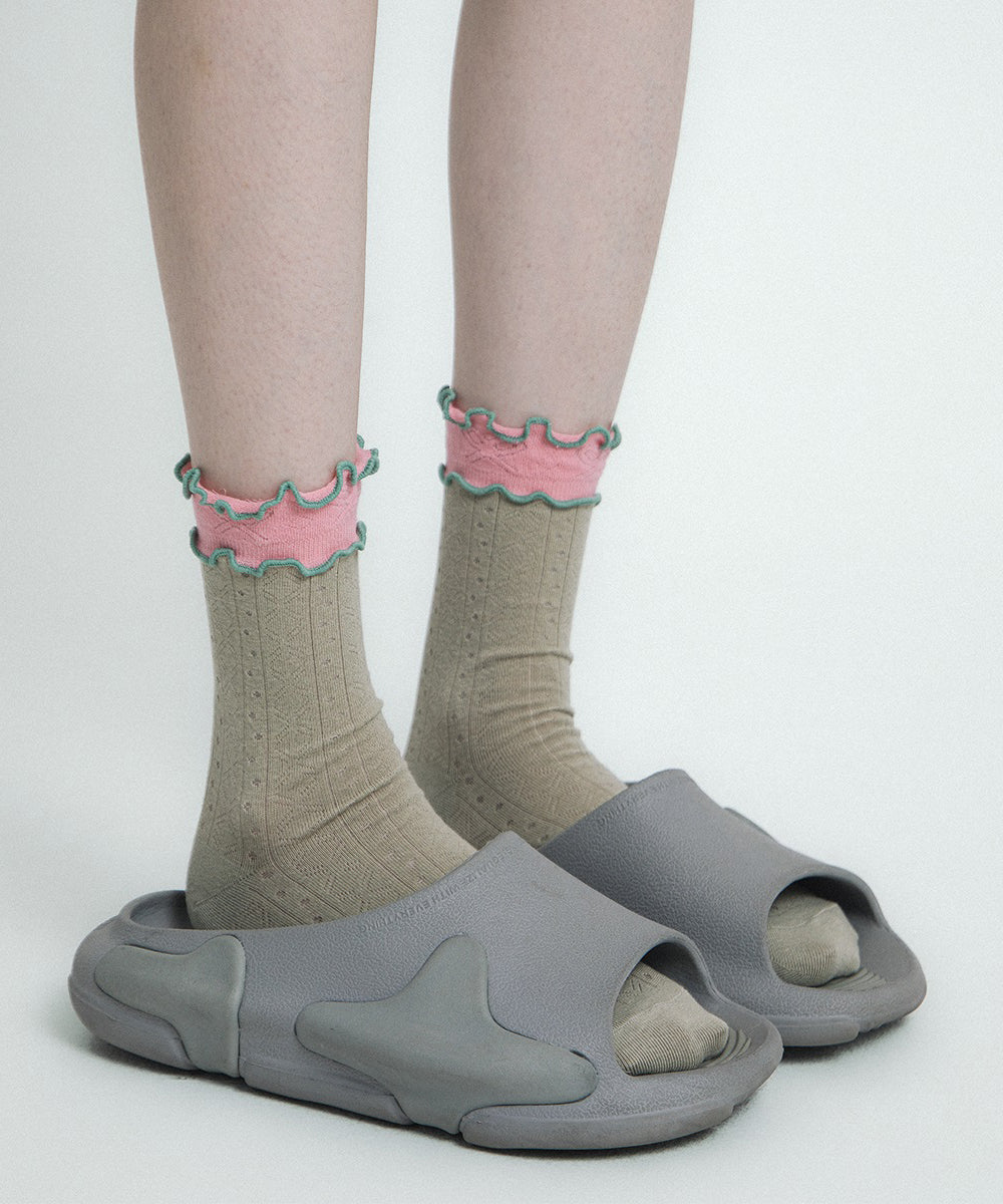 Calcetines de algodón calados con diseño de patchwork y volantes a media pantorrilla