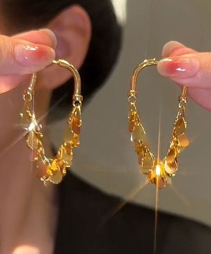 Stilvolle Creolen mit Quaste aus Seidenmetall-Pailletten