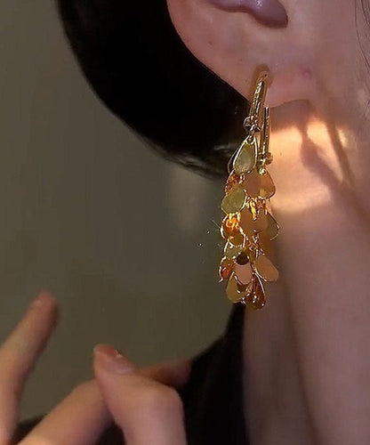 Stilvolle Creolen mit Quaste aus Seidenmetall-Pailletten