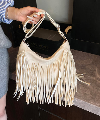 Stilvolle, vielseitige schwarze Schultertasche aus Kunstleder mit Quasten