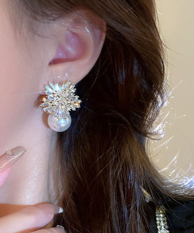 Elegantes pendientes florales de aleación blanca con circonitas y perlas