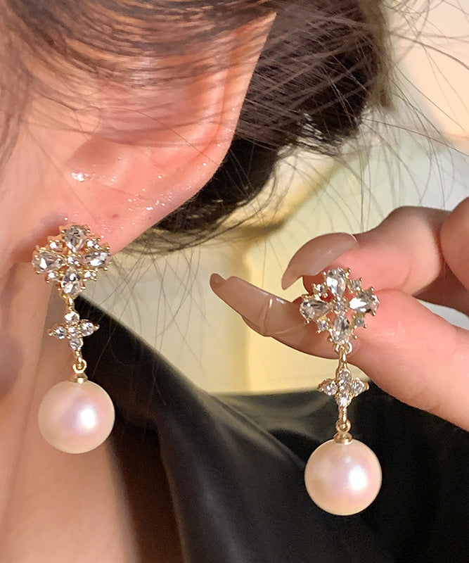 Elegantes pendientes colgantes de resina y circonitas blancas