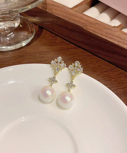 Elegantes pendientes colgantes de resina y circonitas blancas