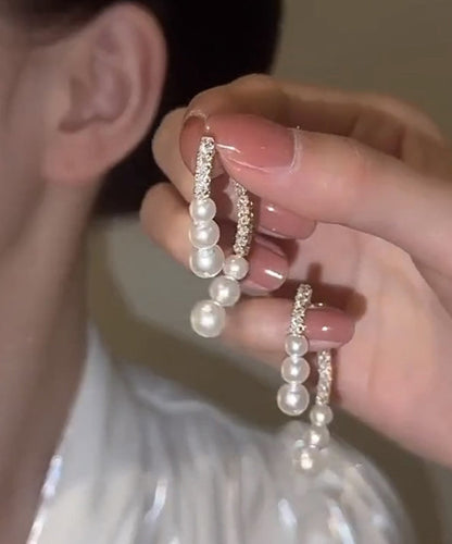 Elegante Creolen aus weißer Kupferlegierung mit Perlen und Zirkonia