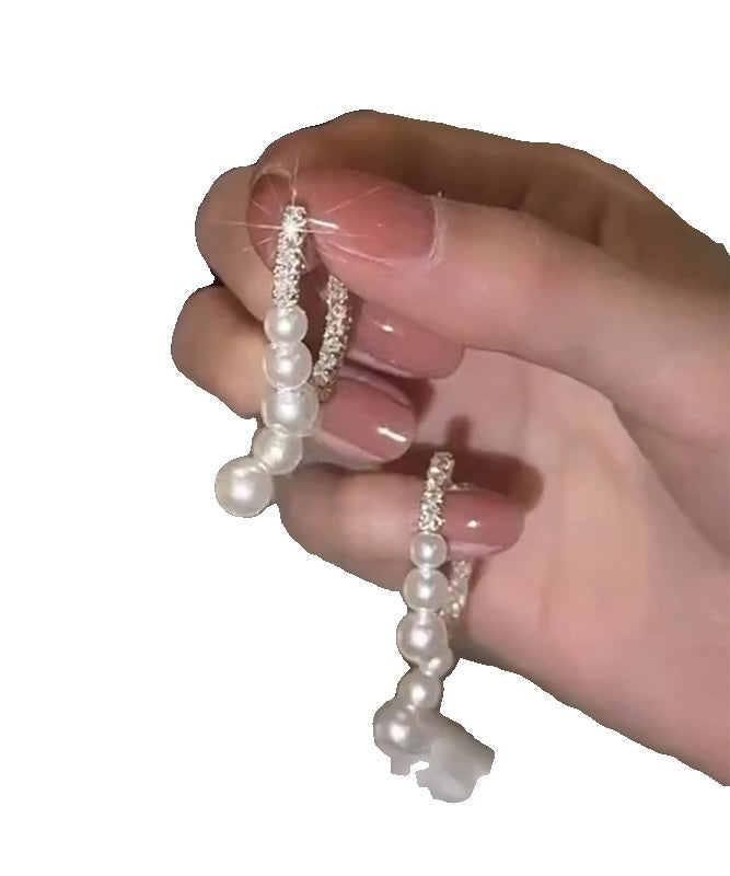 Elegante Creolen aus weißer Kupferlegierung mit Perlen und Zirkonia