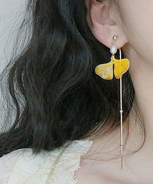 Elegantes aretes colgantes con borlas de hojas de ginkgo y perlas de oro amarillo de 14 quilates
