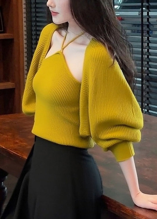 Stilvolles gelbes Strick-Zweiteiler-Set mit V-Ausschnitt, Schnürcardigan und Tanktop für den Frühling