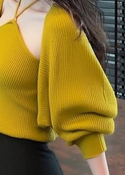 Stilvolles gelbes Strick-Zweiteiler-Set mit V-Ausschnitt, Schnürcardigan und Tanktop für den Frühling
