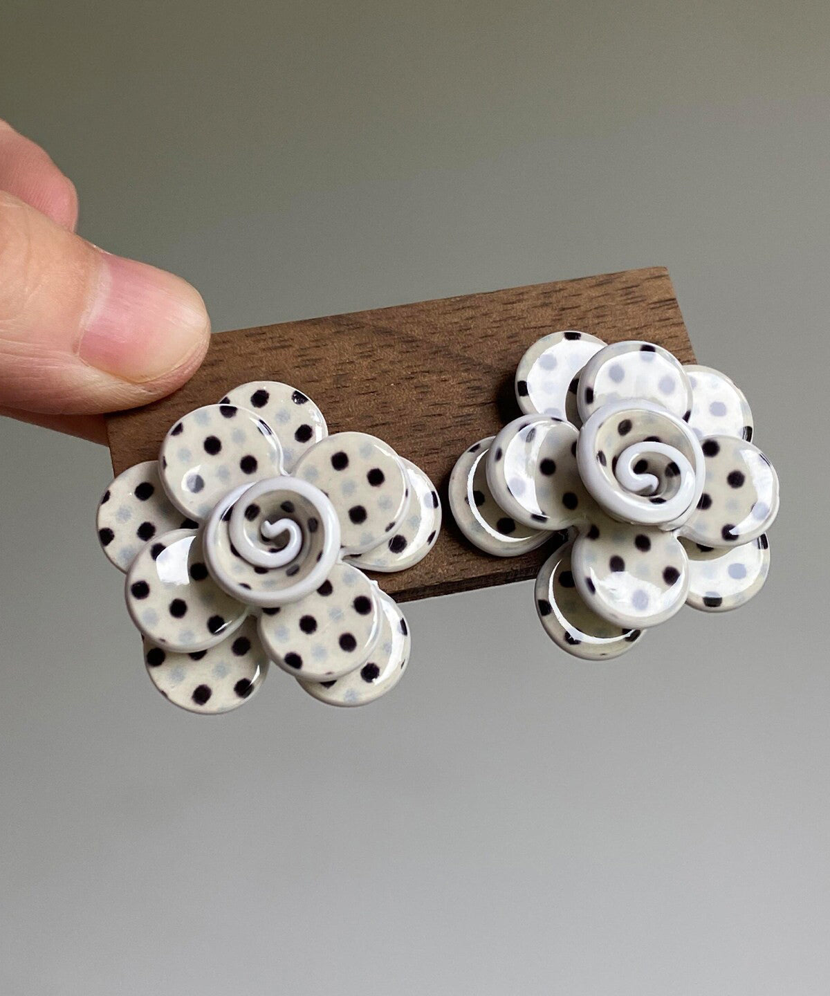 Unique Acrylic Dot Floral Stud Earrings