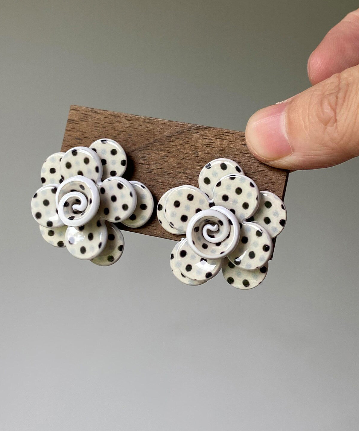 Unique Acrylic Dot Floral Stud Earrings