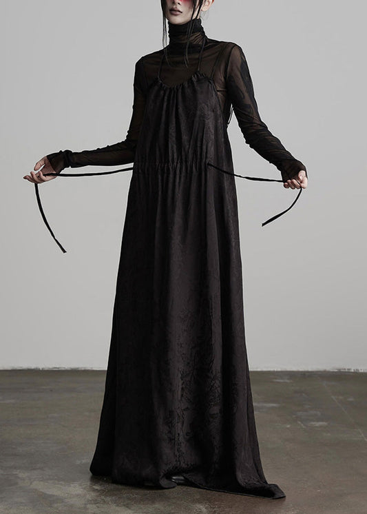 Einzigartiges schwarzes besticktes Seidenkleid mit Spaghettiträgern und Schnürung für den Frühling
