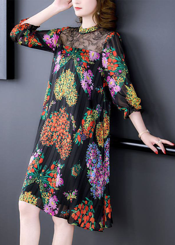 Einzigartiges schwarzes Chiffonkleid mit Stehkragen und Spitze im Patchwork-Stil mit ausgehöhltem Print und Armbandärmeln