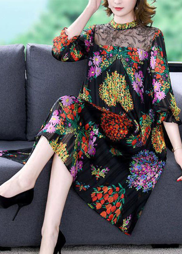 Einzigartiges schwarzes Chiffonkleid mit Stehkragen und Spitze im Patchwork-Stil mit ausgehöhltem Print und Armbandärmeln