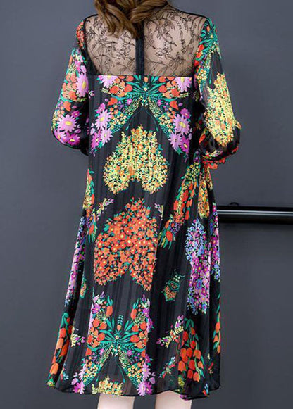 Einzigartiges schwarzes Chiffonkleid mit Stehkragen und Spitze im Patchwork-Stil mit ausgehöhltem Print und Armbandärmeln