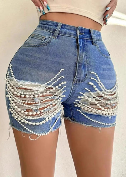 Einzigartige blaue Patchwork-Jeansshorts mit Perlenquasten und Rissen für den Sommer