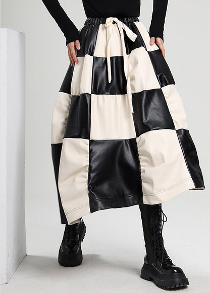 Einzigartiger, geraffter, karierter, zerknitterter Kunstlederrock für den Frühling