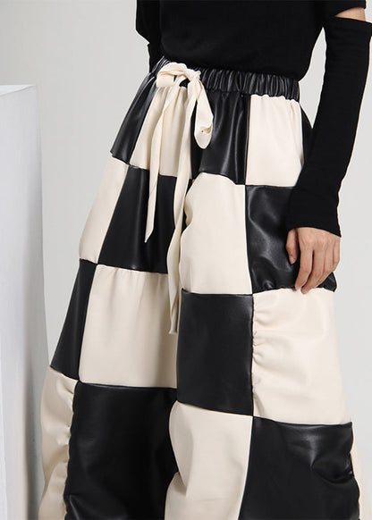 Einzigartiger, geraffter, karierter, zerknitterter Kunstlederrock für den Frühling