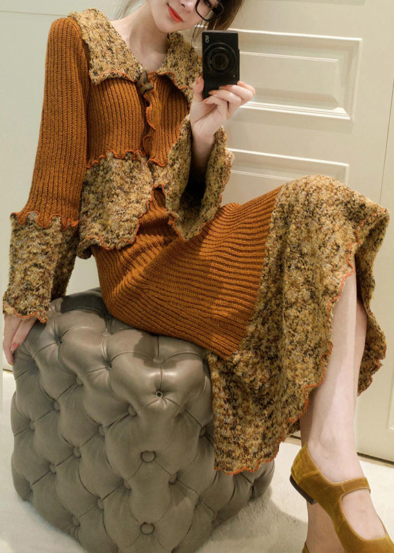 Einzigartiges zweiteiliges Set aus kaffeebraunem Peter-Pan-Kragen-Oberteil mit Rüschen und Patchwork-Muster aus Baumwollstrick und Maxirock mit ausgestellten Ärmeln.