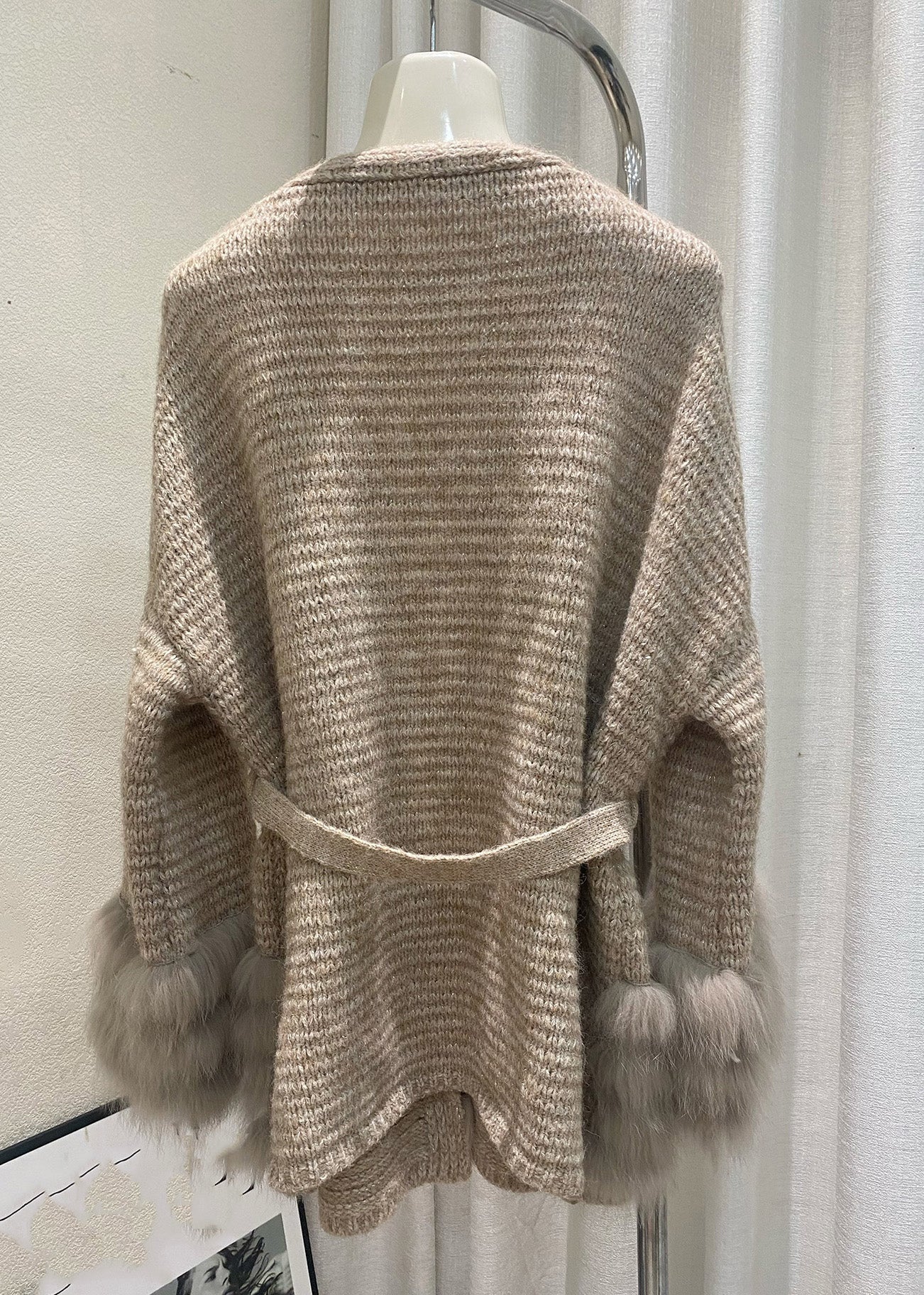 Einzigartige kaffeefarbene V-Ausschnitt-Strickjacken aus Baumwolle mit Fuchs-Patchwork-Muster für den Frühling