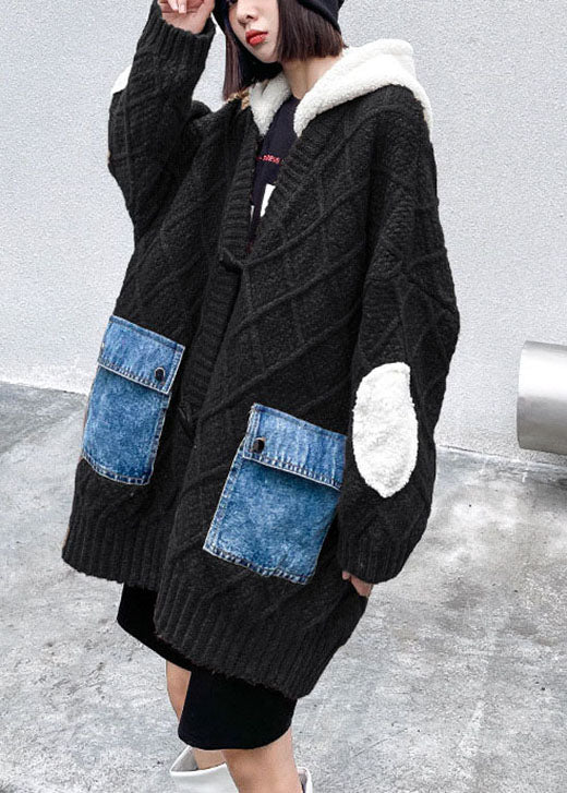 Einzigartiger Schokoladenmantel mit Patchwork-Taschen und Kapuze