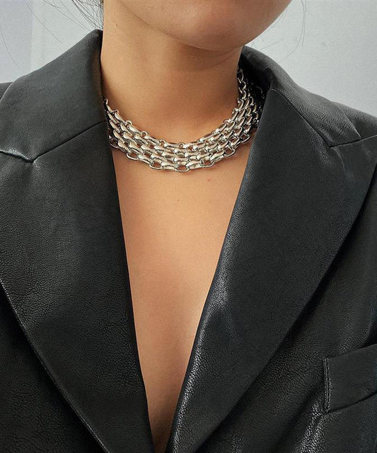 Collar único con cadena de oro hueca