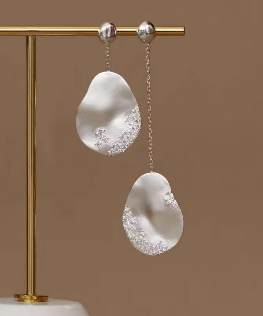 Pendientes colgantes asimétricos únicos de plata de ley dorada con circonitas doradas