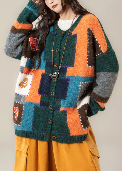 Einzigartiger grüner Strickmantel mit geometrischem Knopf-Patchwork-Design für den Frühling